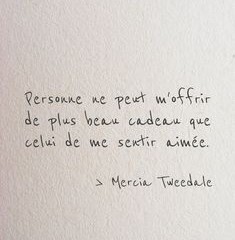Personne ne peut m'offrir de plus beau cadeau que celui de me sentir aimée - Mercia Tweedle