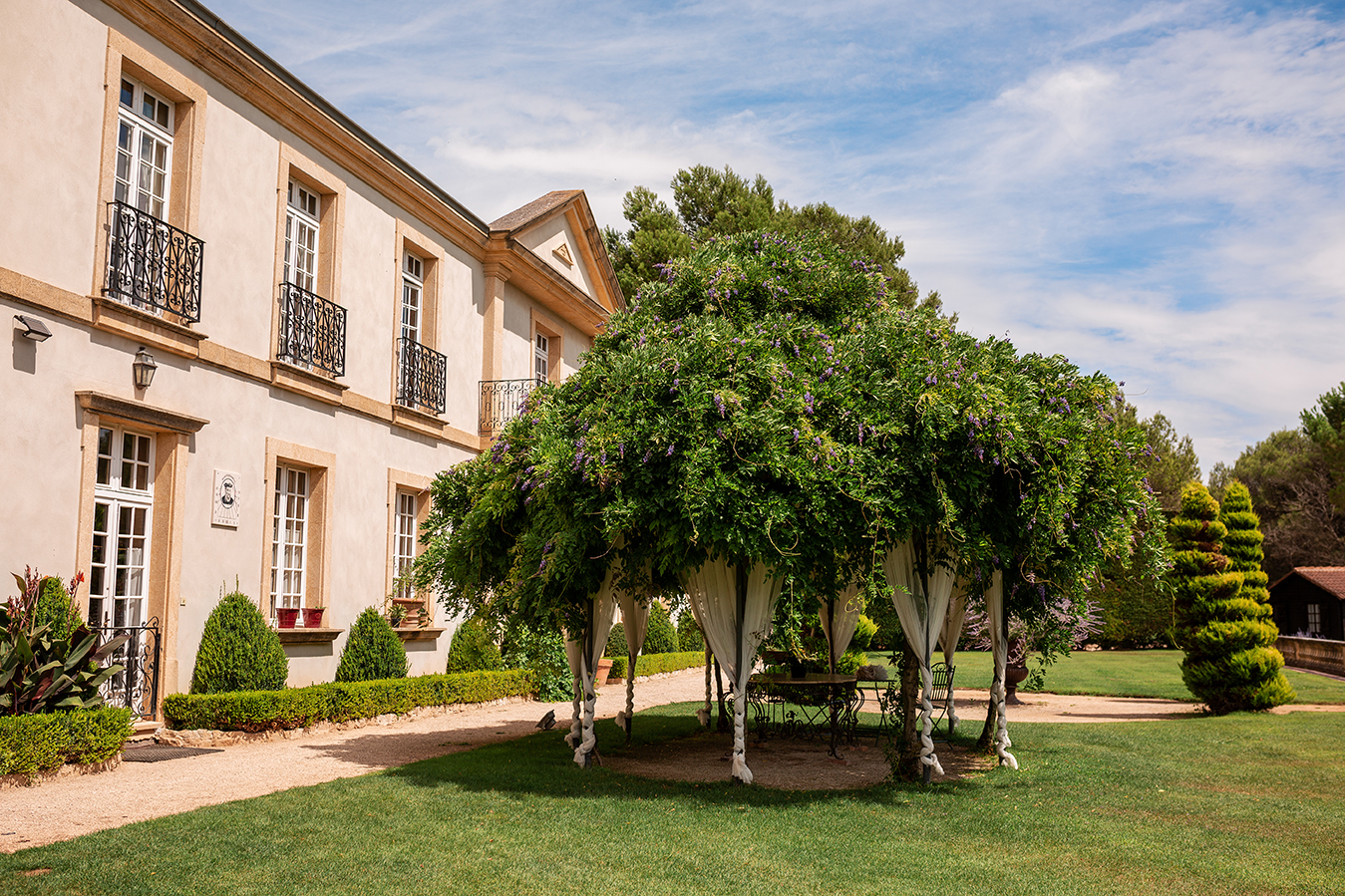 Photo de côté de la Bastide